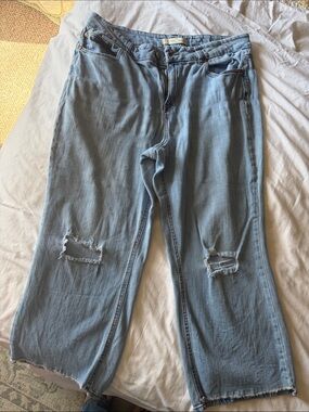 Light Blue Distressed Women’s Jeans - Classic Casual Fit
